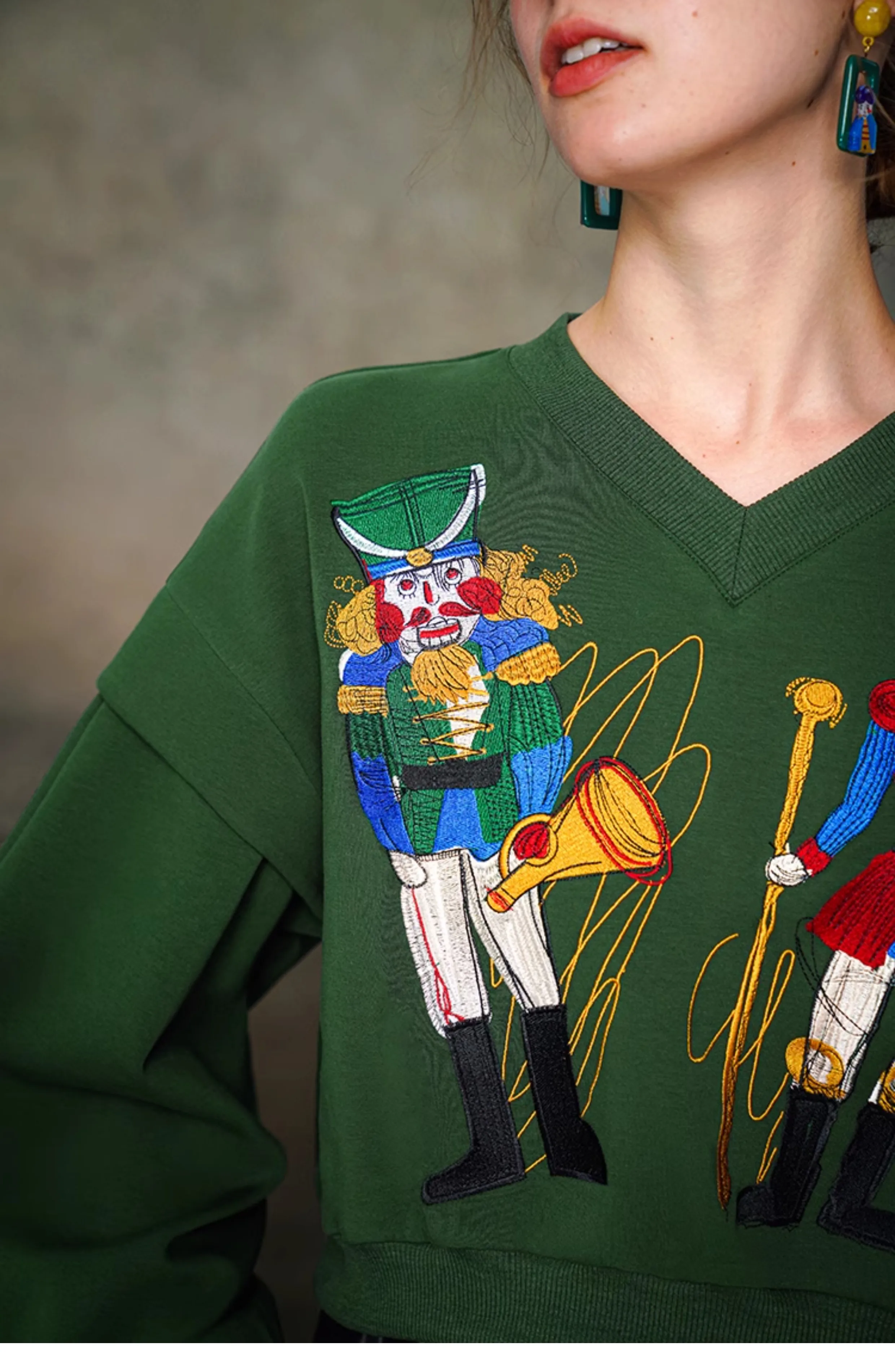115-123cm Bust Spring Fall Original Design Women Vintage Style The Merry-go-round Embroidered Loose Short Cotton Sweatshirts