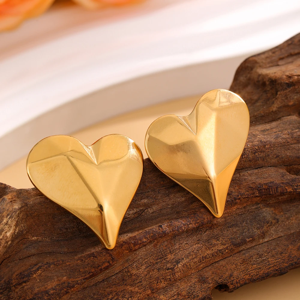 Orecchini a bottone con cuore scintillante in acciaio inossidabile dorato di vendita caldo Orecchini di gioielli di lusso per compleanno di Natale da donna all'ingrosso
