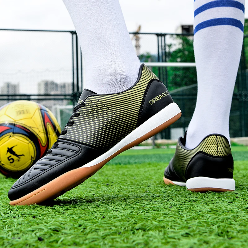 Indoor Soccer Cleats Men Professional Futsal Shoes Anti Skid Mens Football Boots Original Hard Court Chuteira Society Futebol