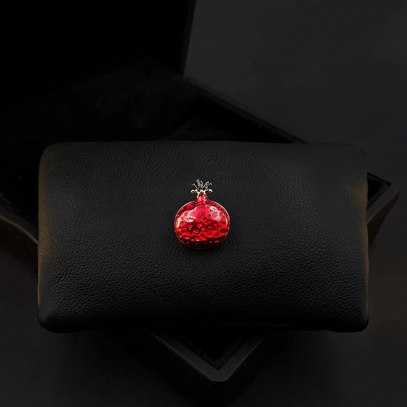 

Cute Fruit Brooch Summer Pomegranate Collar Pin for Women Shirt Red Small Enamel Lapel Buckle Clothing Accessories Jewelry 3829