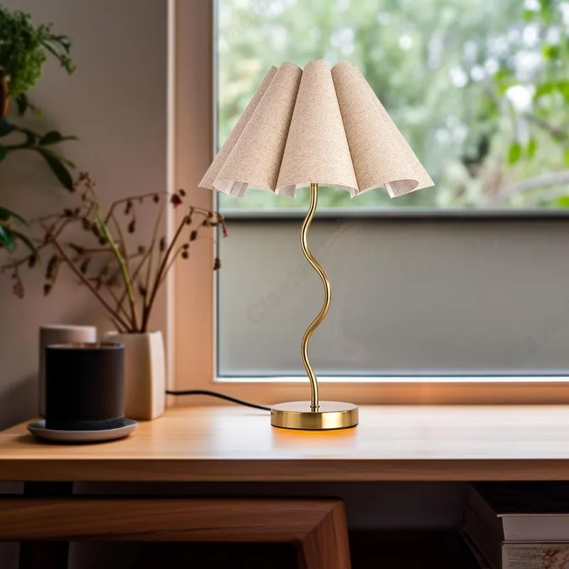 Simple LED Fabric Lampshade European Small Table Lamp Bar Living Room Bedroom Bedside Decorative Atmosphere Lighting Lamps