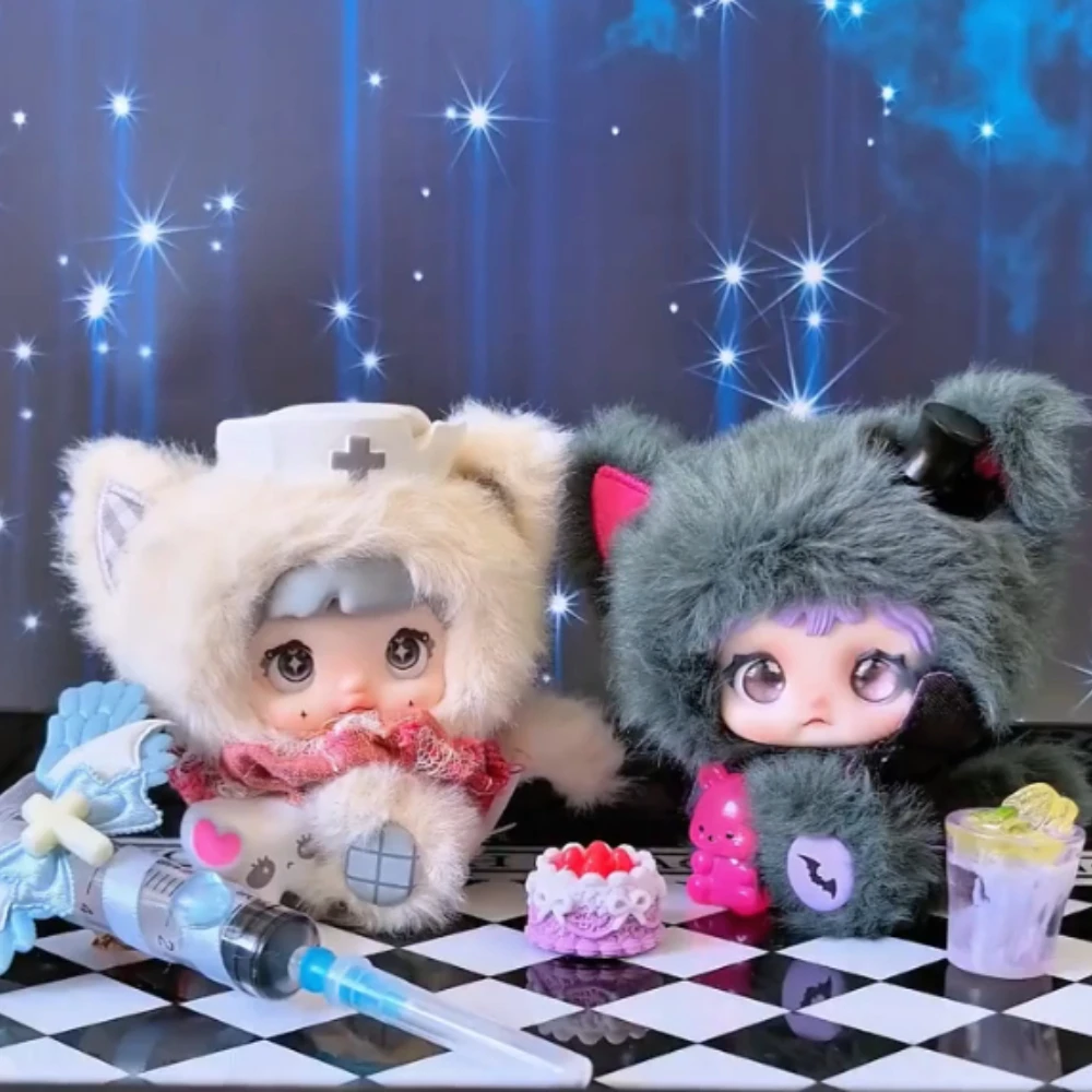 

Коллекционные плюшевые куклы-близнецы SURE FUN Nommi&Heymi: серия «Симбиотические отношения», подарок-сюрприз в коробке, аксессуар для рюкзака, подарок для милой девочки