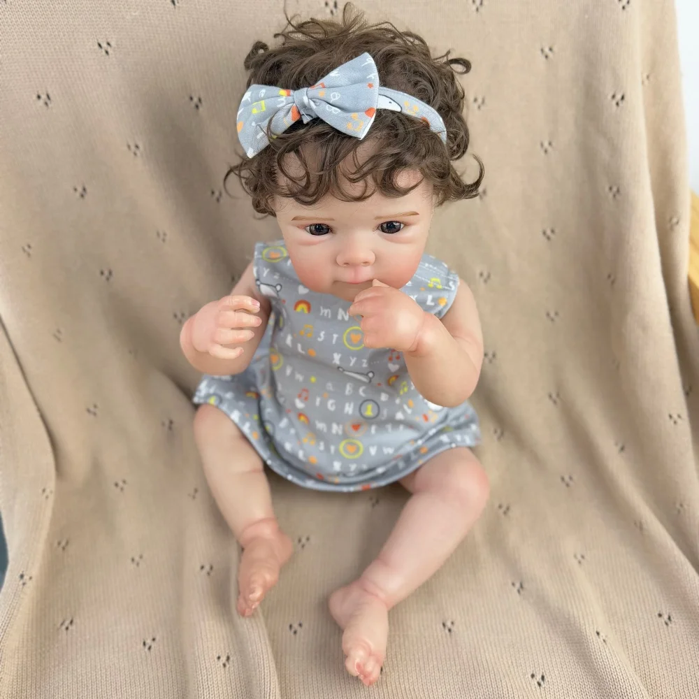 BZDOLL Bambola Reborn Realistica Fatta a Mano, Bambina 19 Pollici 48 CM, Corpo Intero in Vinile con Capelli Ricci, Bambola alla Moda per Bambini, Regalo