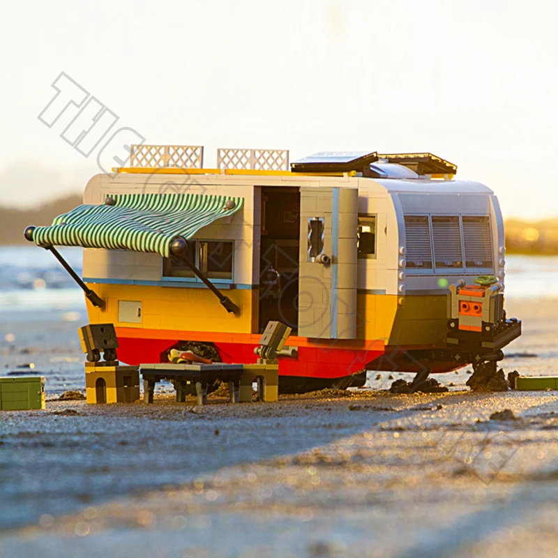 FUNWHOLE Travel Trailer Model LED Light F9032 Beach Camper Van Educational Building Block Brick Children MOC Toys Friend Gifts