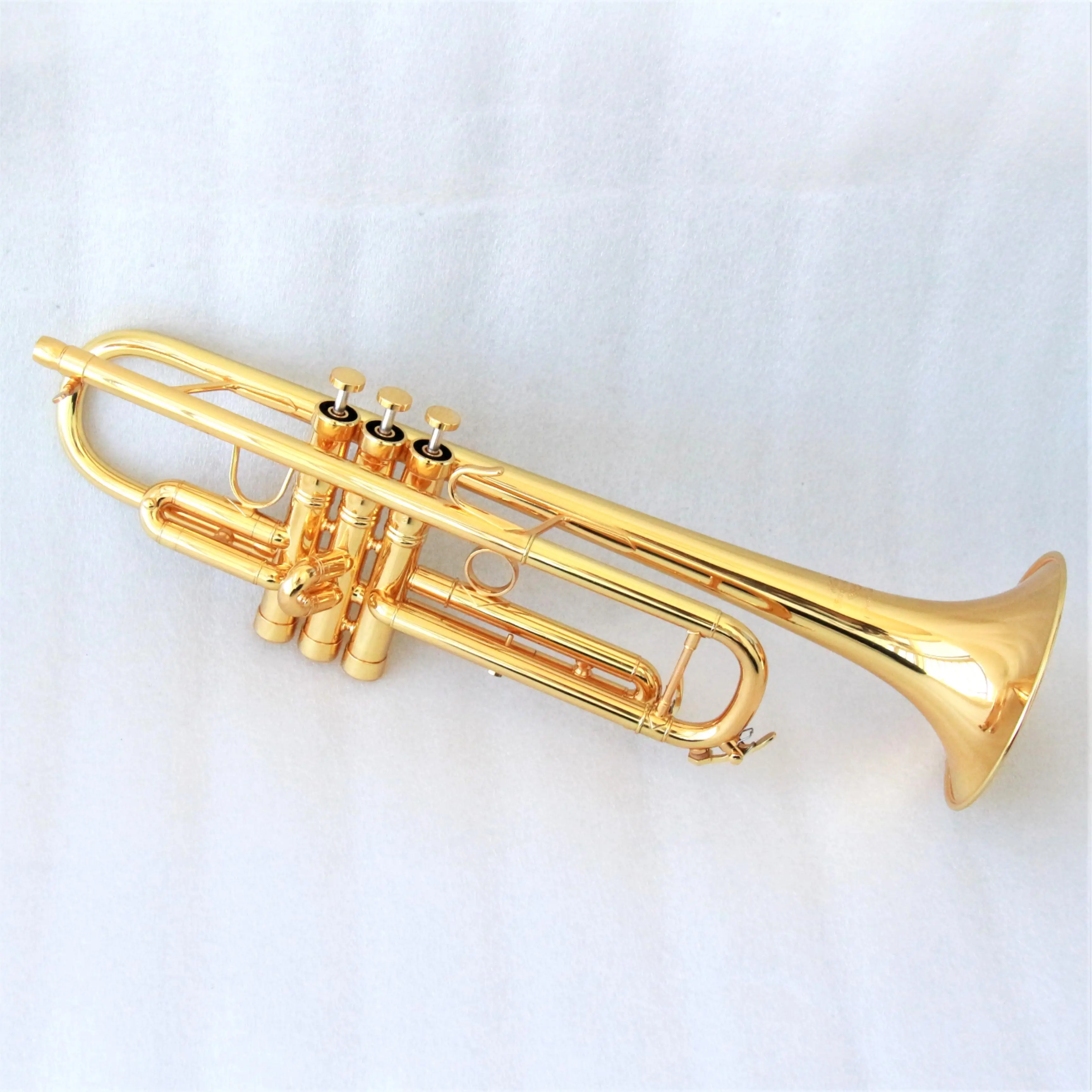 Professional Bb Trumpet Brass Body Gold Plated Finish 3 Piston Valves Musical Instrument For Band Concert Performance Musicians