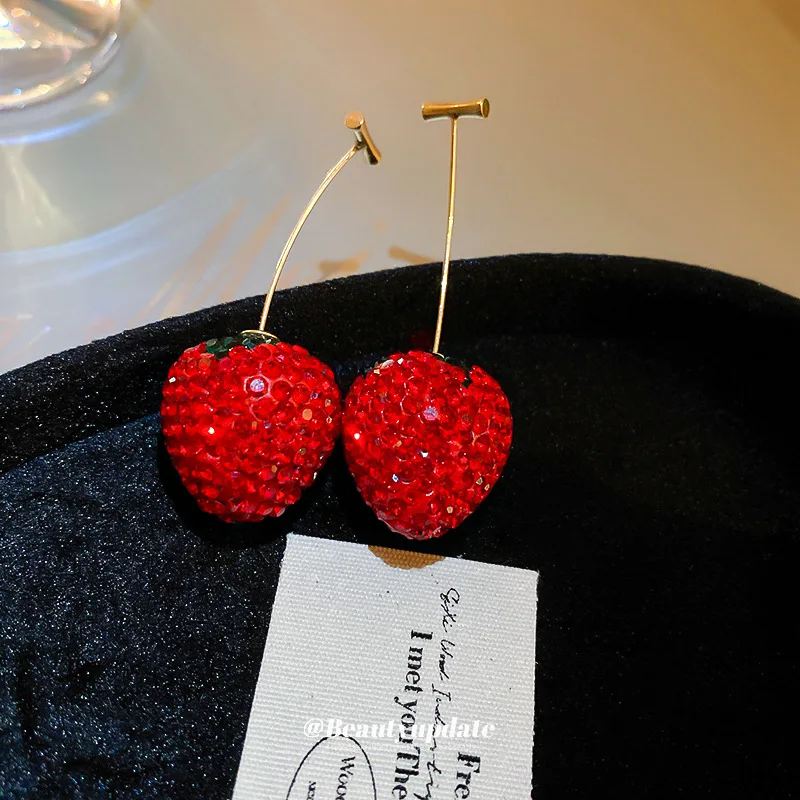 Sweet Strawberry Earrings Women Red Shiny Rhinestones Luxury Party Earrings With Strawberry Elegant Long Earrings Wholesale 2024