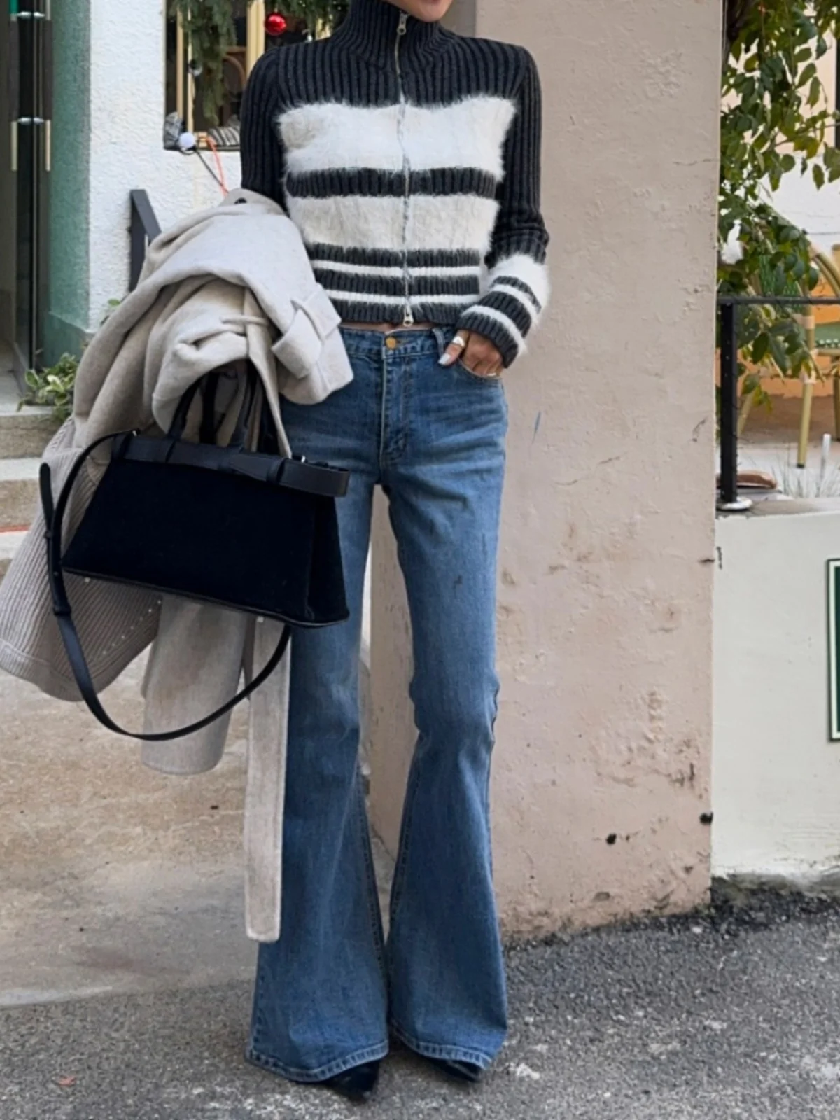 하이웨이스트 슬림 벨보텀 청바지 여성 시크 패션 젊은 감각의 롱 팬츠 봄 신상 우아한 바지 캐주얼 스타일