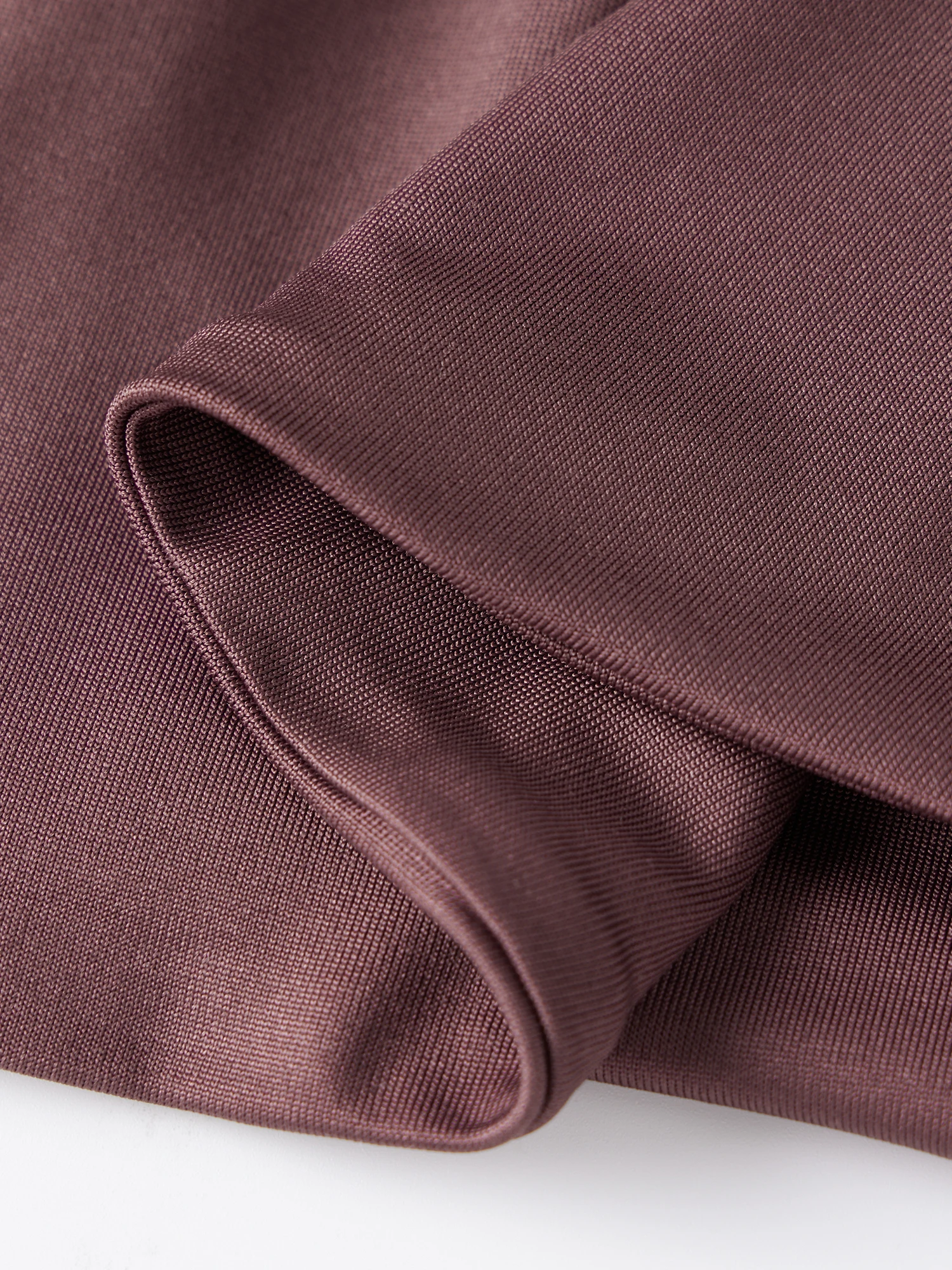 تنورة نسائية أنيقة مكشكشة مع حزام مثالية لحفلات الشاطئ الصيفية أو ملابس الشارع غير الرسمية