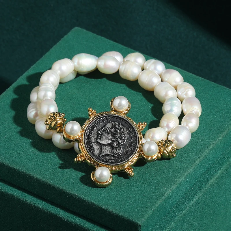 

Винтажные многослойные браслеты с жемчугом для женщин, украшения с древними монетами, позолоченные 18-каратным антикварным золотом, роскошные ювелирные изделия 2026