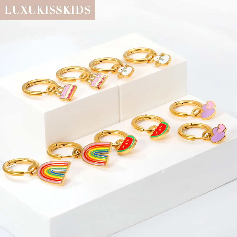 LUXUKISSKIDS Bunte Doppel-Herz-Charms-Tropfenohrringe für Mädchen, Edelstahl, niedlich, Tropföl, winziger Anhänger, baumelnder Piercing-Schmuck – Detail 11
