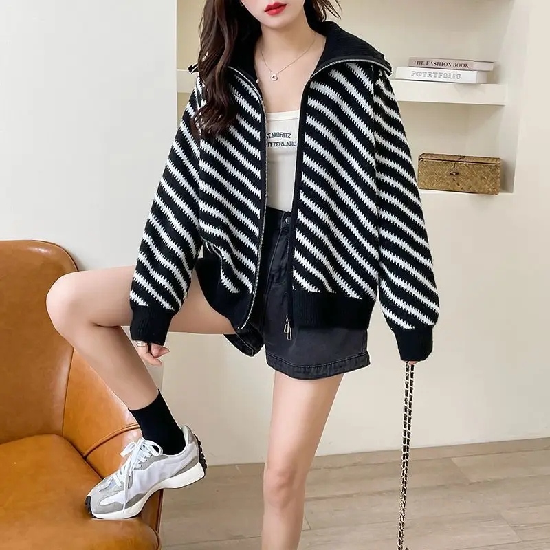 Autumn and Winter New Casual Fashion Lapel Jacket Women's Western-style Loose and Versatile Striped Knitted Cardigan Top