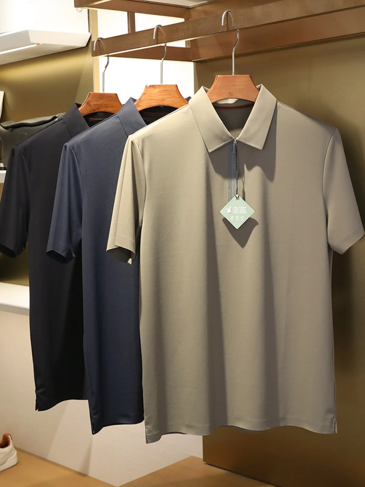 

Summer 2024 Men's Busin Casual Drapey irt Breathable Skin-friendly ort Sve T-irt Stand Fit Faion Urban