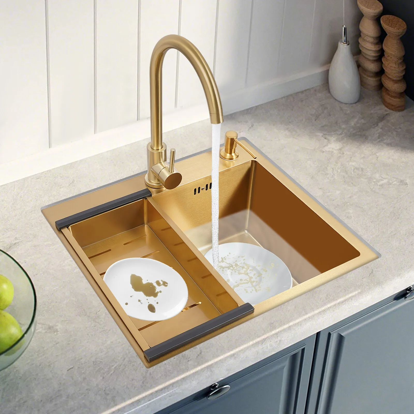 

Gold Sink, Stainless steel kitchen sink, Single Bowl Sink with Soap Dispenser, Perfect for homes, kitchens, and restaurants