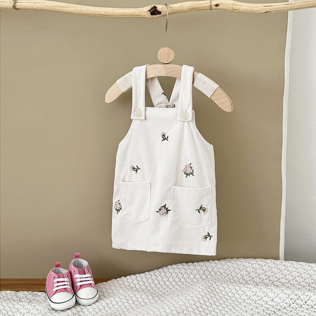 INS Baby Girls Strap Dress Flower Embroidery Heavy Denim Dress Pocket Button Bodysuits Autumn Newborn Baby Clothes 0-3Y