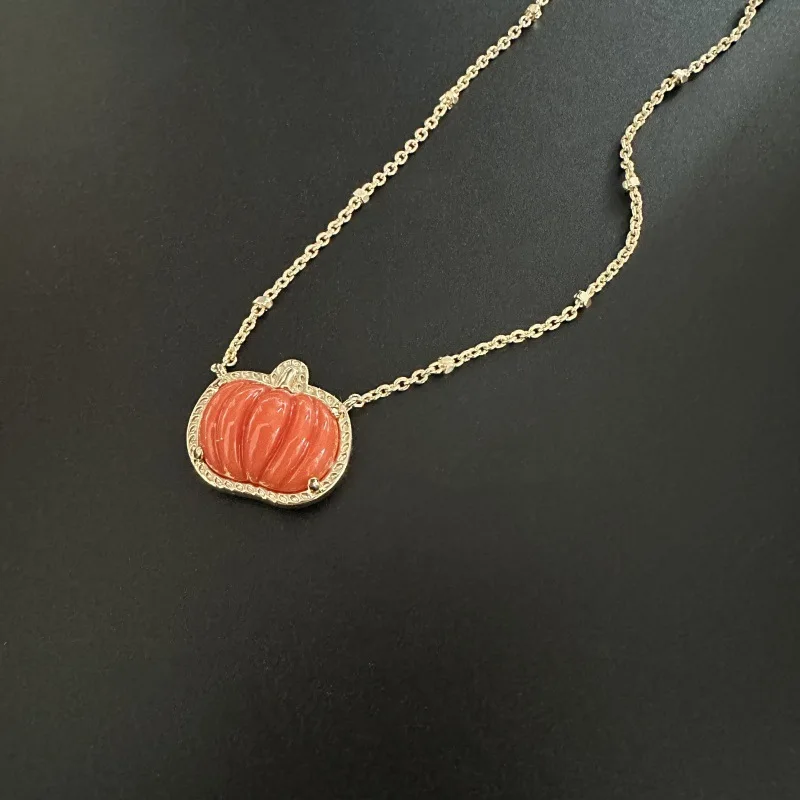 YEEVAA Collar con colgante de piedras preciosas de humor espeluznante de calabaza pequeña naranja de Halloween para mujer, joyería de moda, regalos únicos