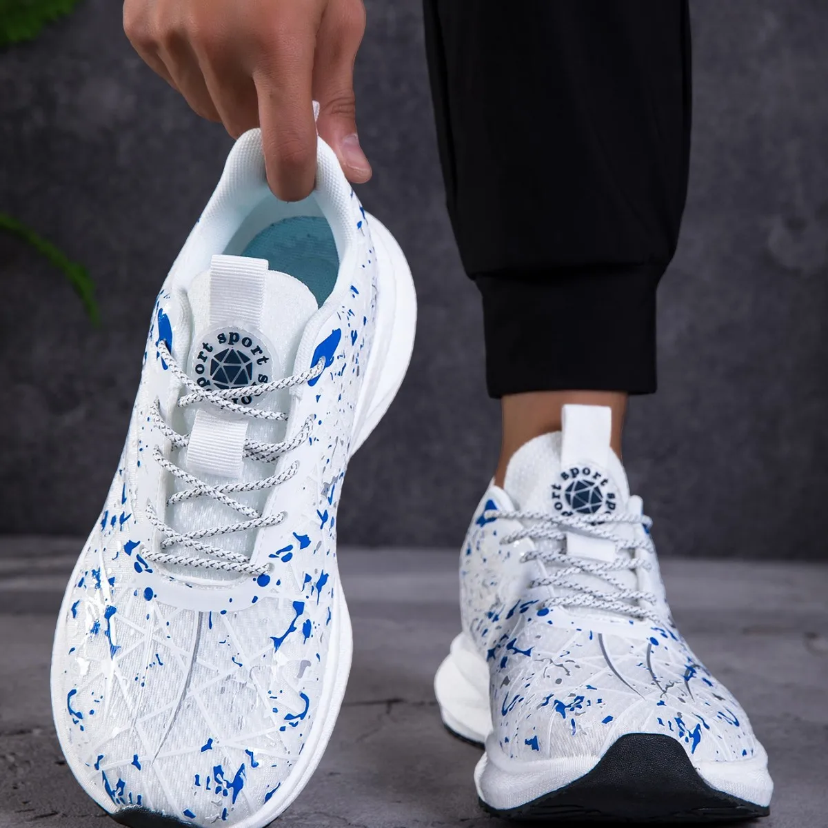 

2026 new wide toe breathable versatile sports shoes for men and women, lightweight racing running shoes