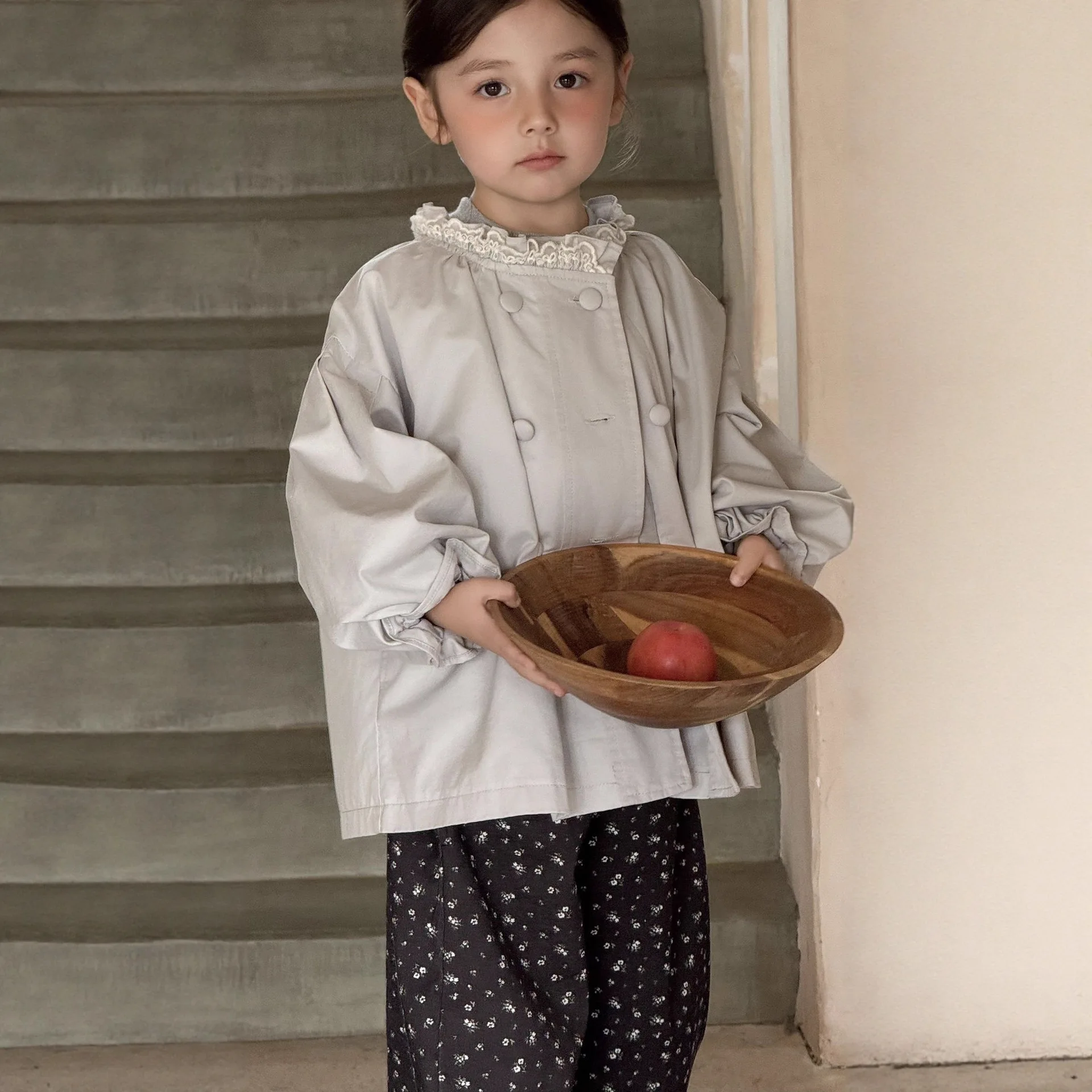 

Куртка для девочек, осень 2021, новинка, детский корейский кружевной плащ, женский двубортный кардиган с рукавами-пузырьками