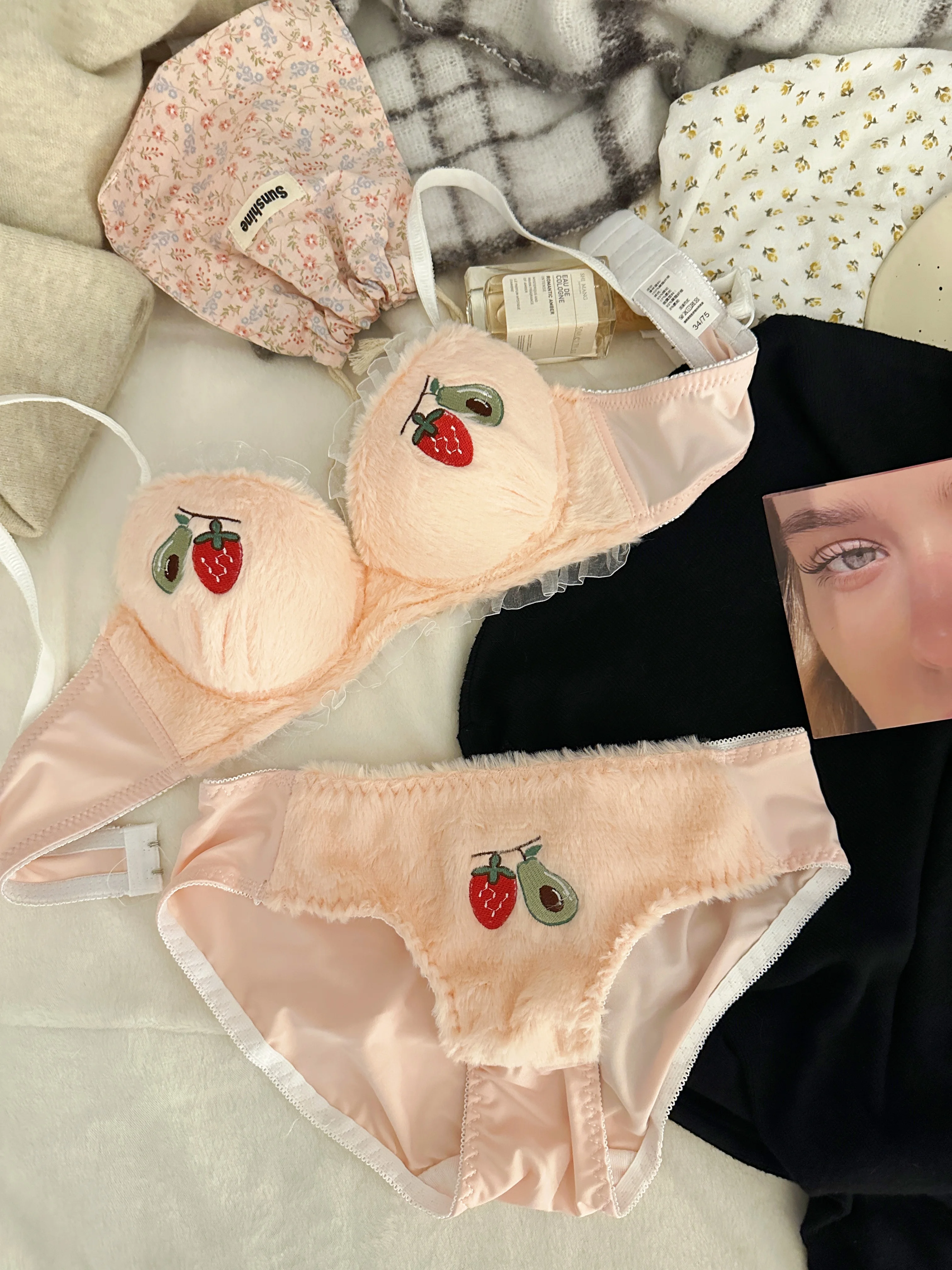 

New plush underwear girls small breasts thin section on the support lingerie without steel ring comfortable cute bra set