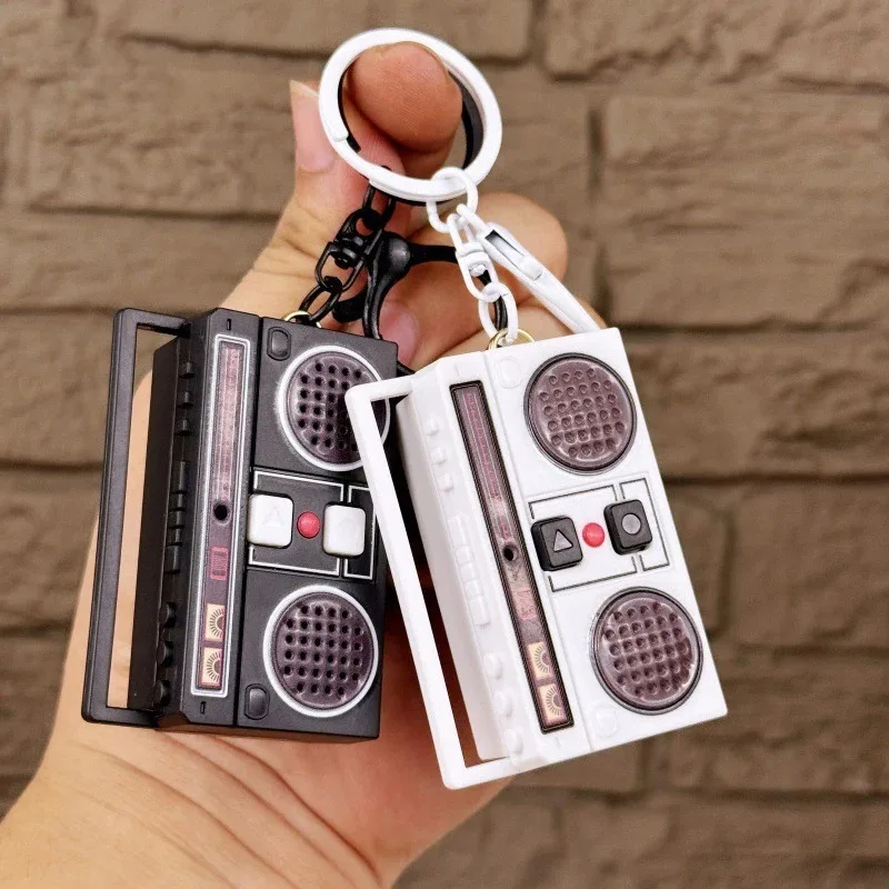 Mini llavero con grabadora Retro, puede grabar y tocar música, divertido colgante de caja de música, regalo personalizado para pareja