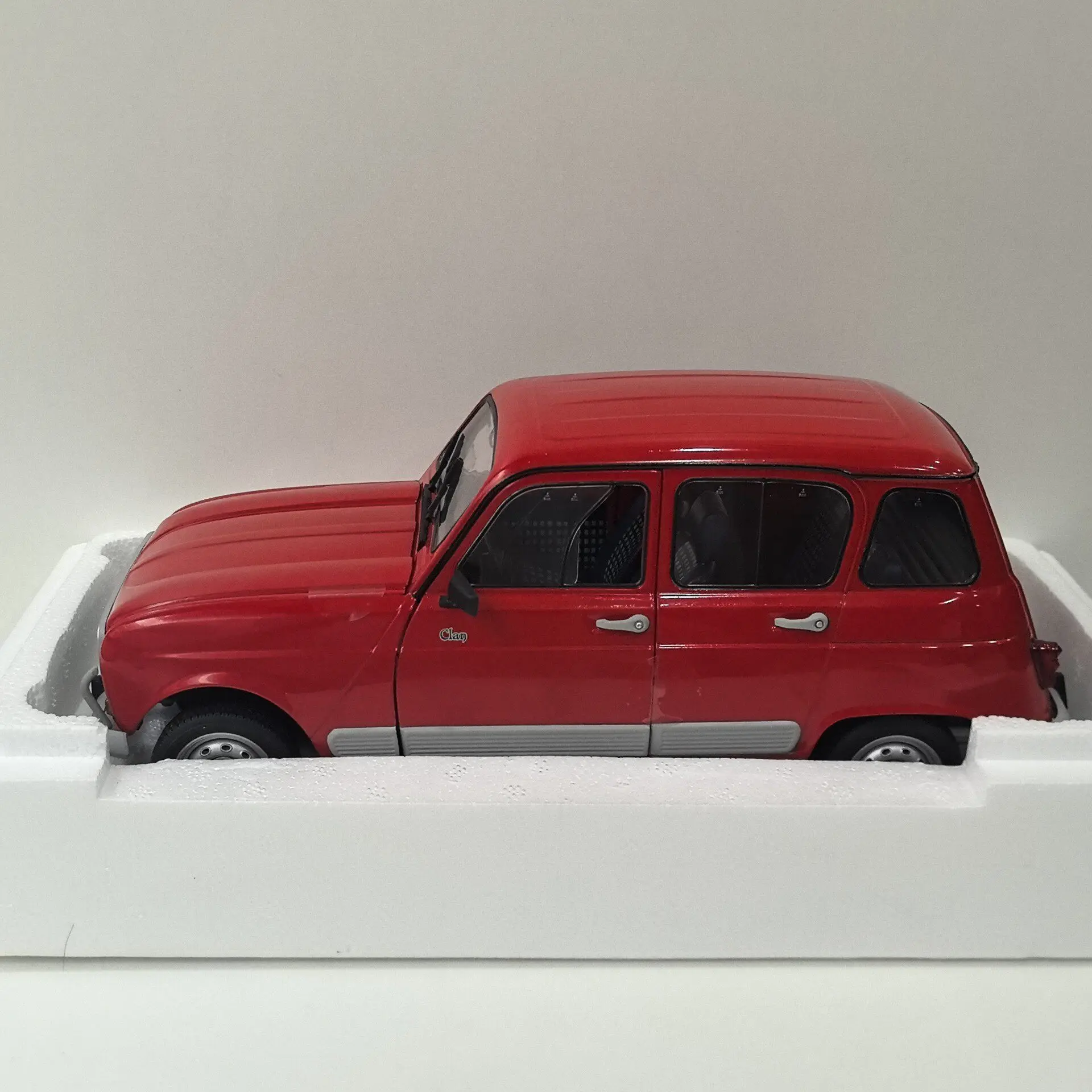 Diecast SOLIDO 1/12 Scale RENAULT R4 GTL O5 Alloy Car Model
