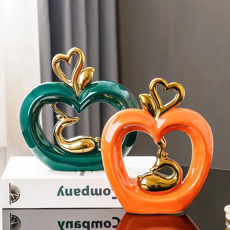 

Plating Ceramic Elk Apple Sculpture Crafts Desktop Decoration Abstract Golden Deer Apple Porcelain Decoration Modern Accessories