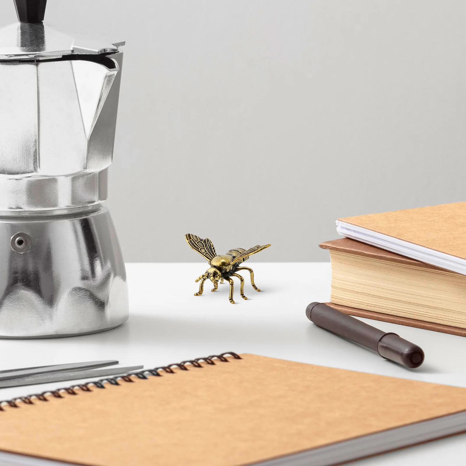 

Brass Bee Ornament Small Creative Desktop Decor Exquisite Brass Craft Adornment Home Office Indoor Tabletop Decoration