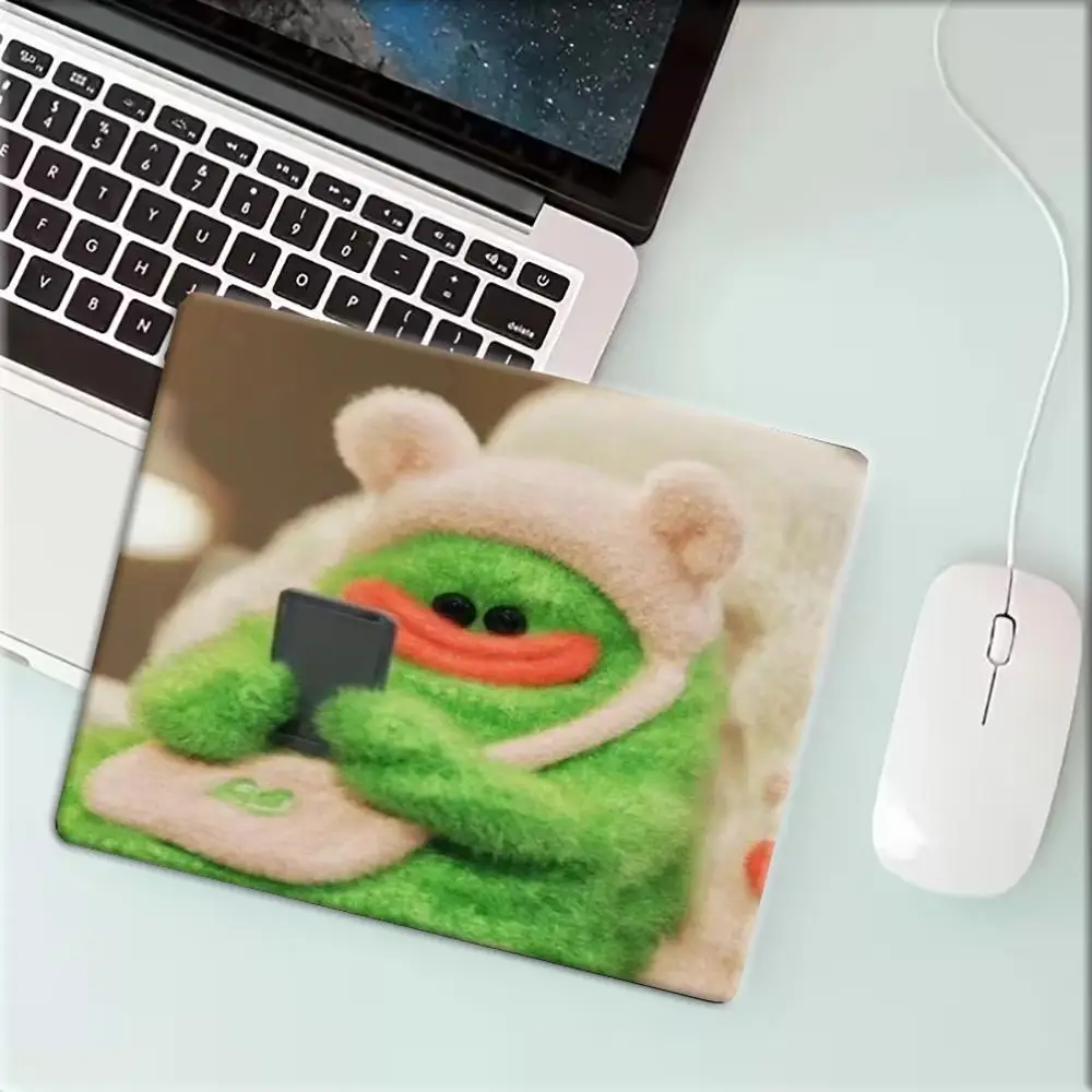 Medium Rectangle Mouse Pad Cute Green Plush Doll Heart Gesture Cartoon Print Non Slip Rubber small mousepad 22*18/25*29CM 40*45