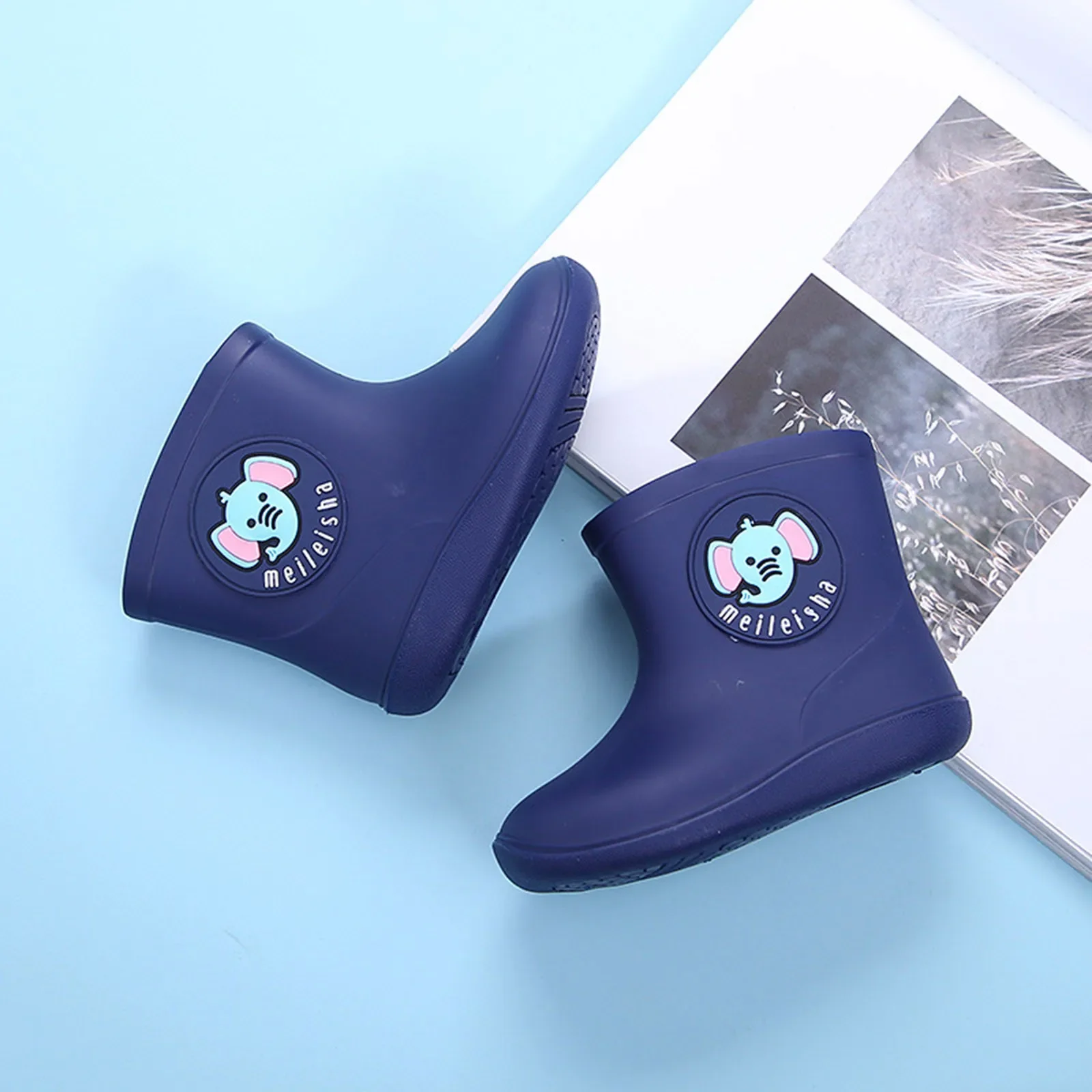 Botas de lluvia antideslizantes para niños y niñas, zapatos de agua para las cuatro estaciones, dibujos animados encantadores, alta calidad, nuevo