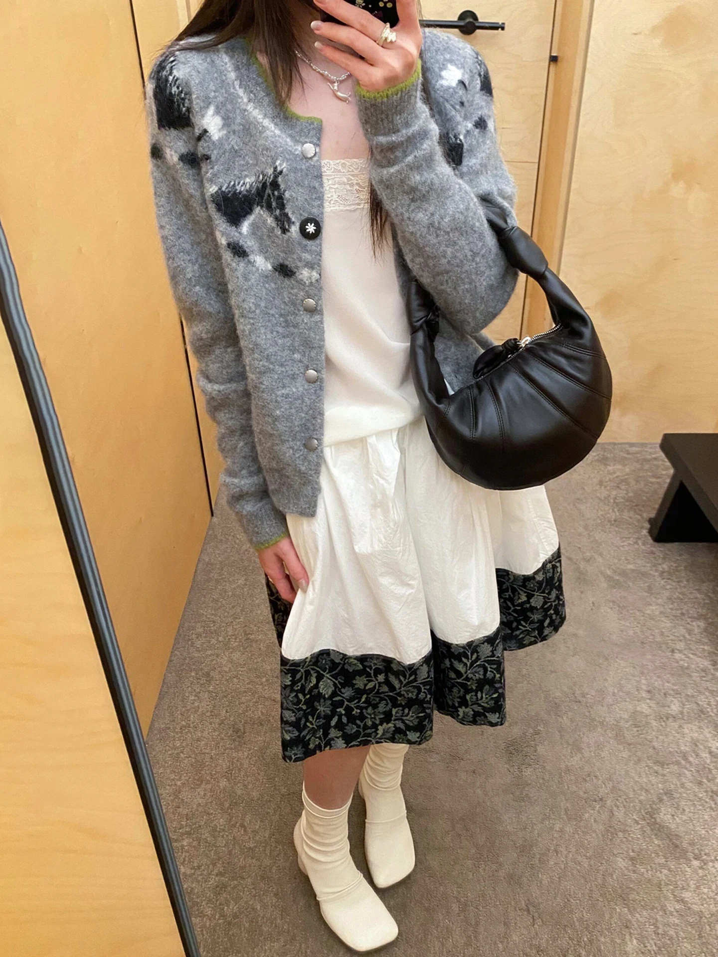 

High-End Women's Knitted Cardigan Sweater Coat Autumn Winter Design Sensation Embroidery Medium Thin Long Sve round Ne