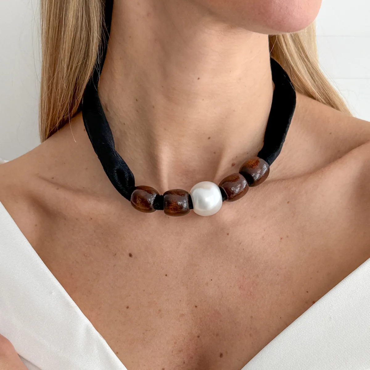 SHIXIN 4 Styles Retro Imitation Pearl Wood Beaded Short Choker Necklace Women Elegant Velvet Rope Neck Chain Jewelry on the Neck