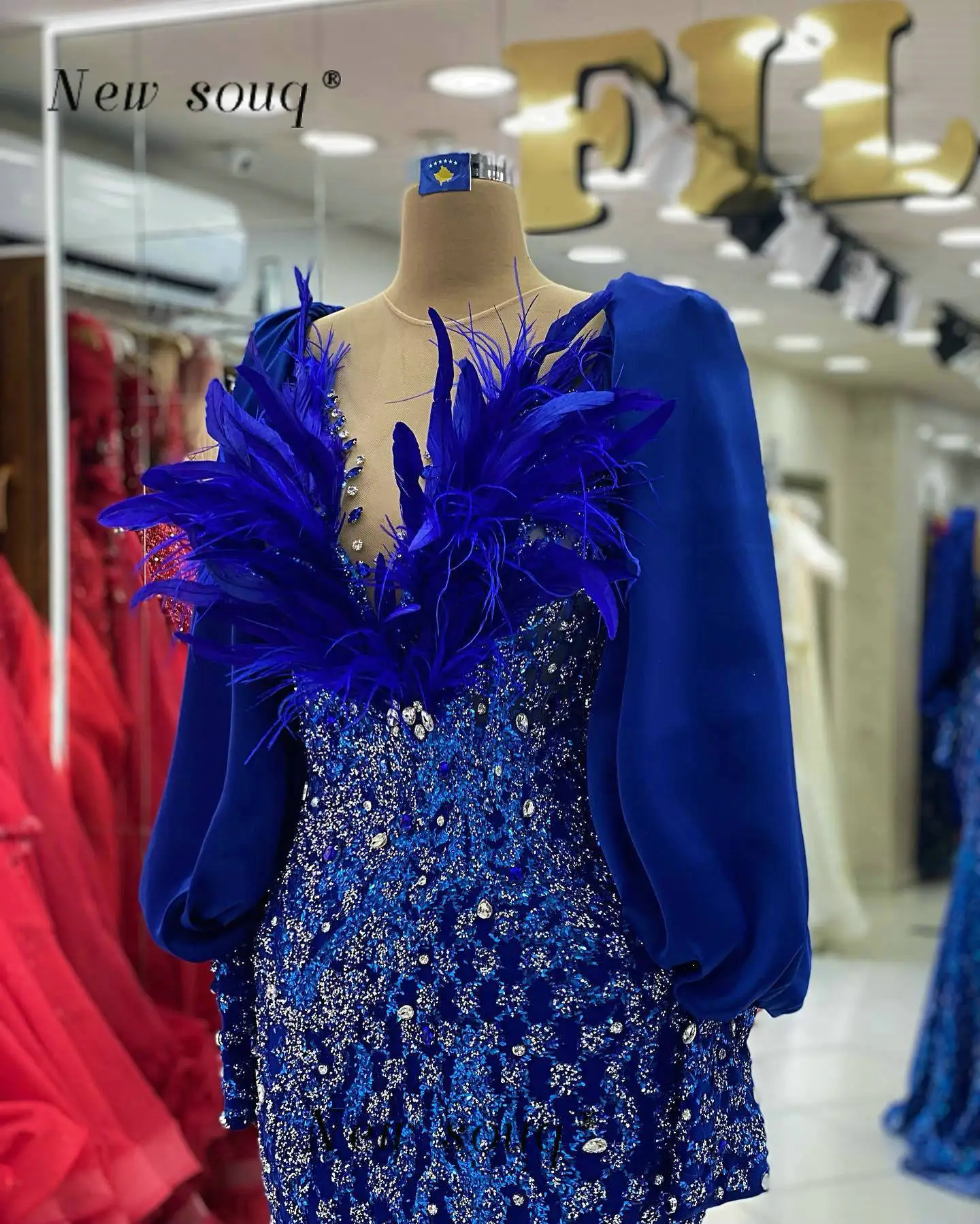 Vestidos de noche de sirena azul real con plumas de Dubái, mangas largas hinchadas, vestidos de fiesta formales de ceremonia con lentejuelas brillantes a la moda