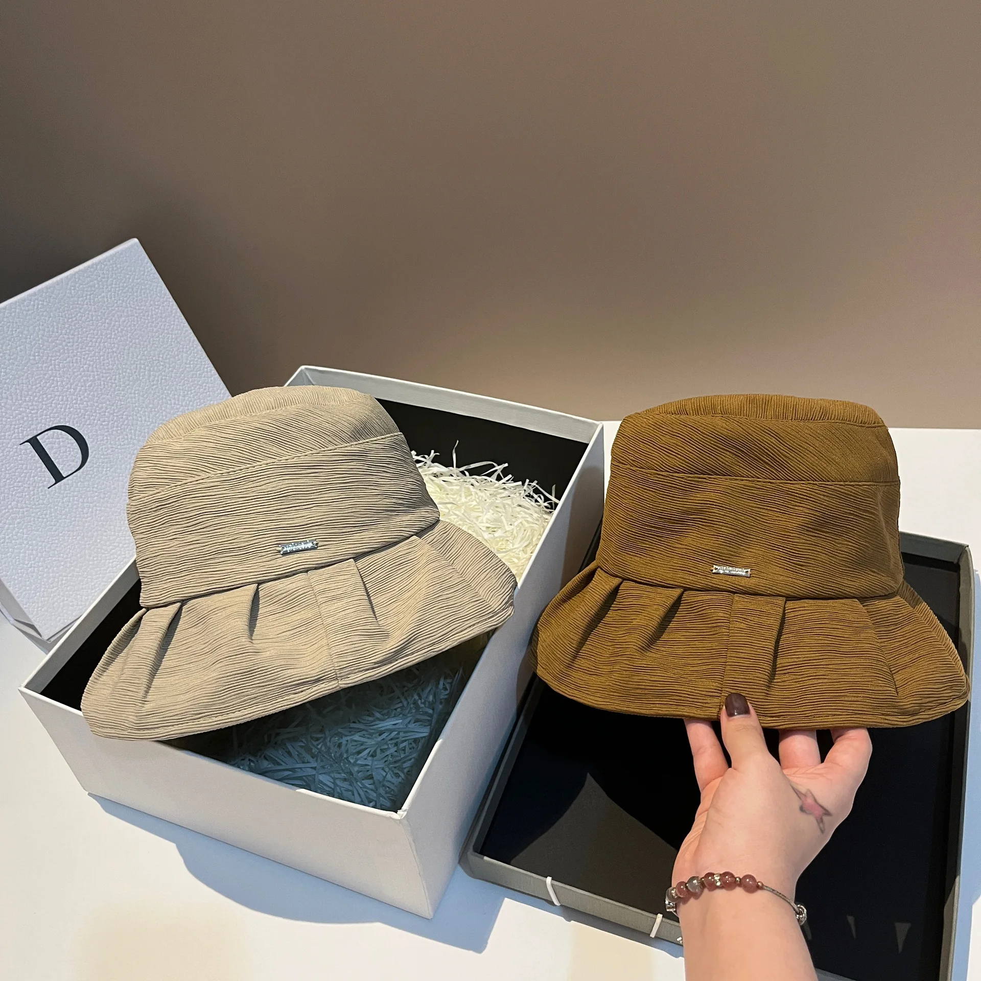 قبعة دلو أنيقة ذات ثنيات - تصميم حافة أوراق اللوتس لربيع الخريف، قبعة حوض واسعة الحواف لملابس نسائية غير رسمية