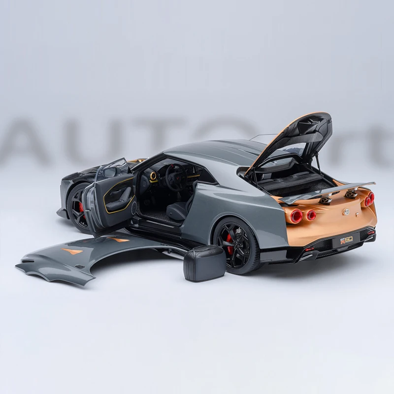 Nouveau AUTOart 1:18 Nissan GT-R50 par Italdesign (Liquid Kinetic Silver/Millenium Getic Sigma Gold) Alliage Diecast Collecemballages Car Models