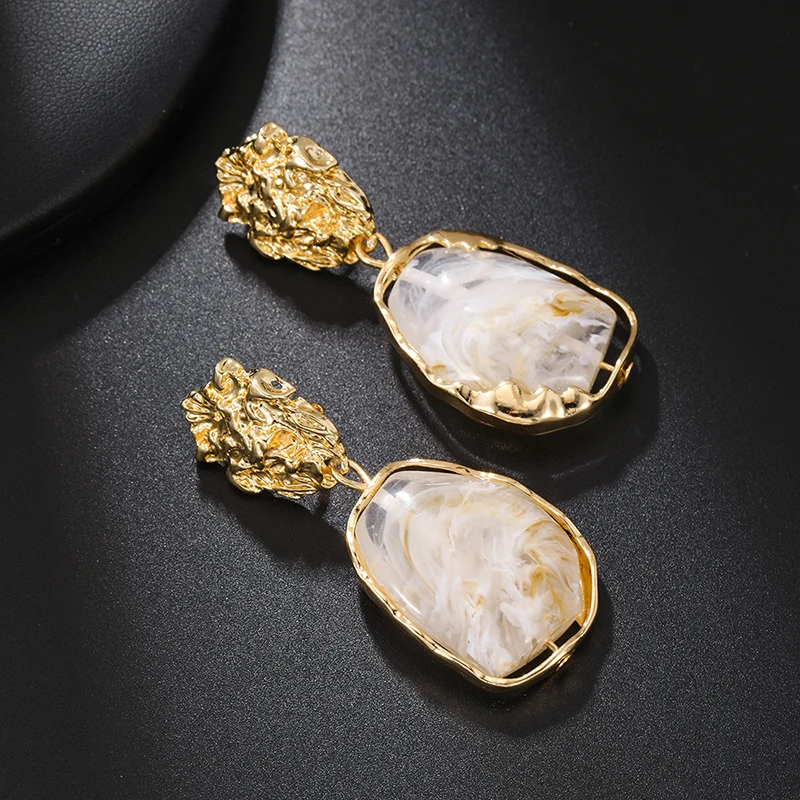 Exaggerated Personality Irregular Resin Clip on Earrings Europe America Fashionable Vintage Geometric Earrings Women Jewelry
