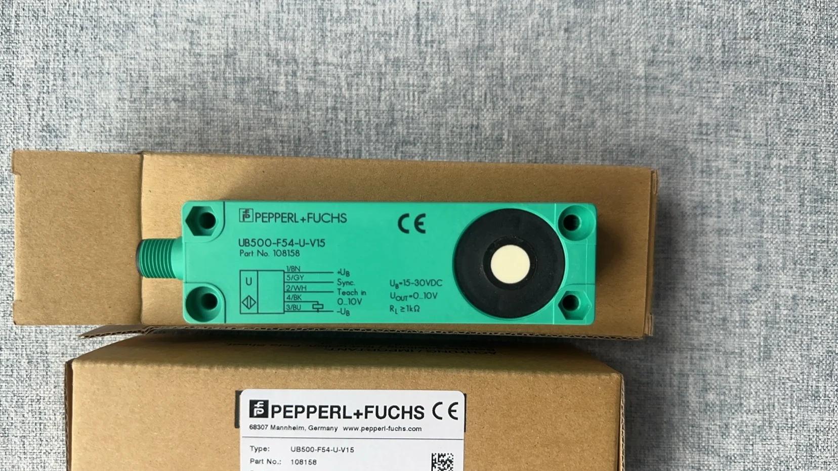 Ultrasone sensor UB500-F54-U-V15