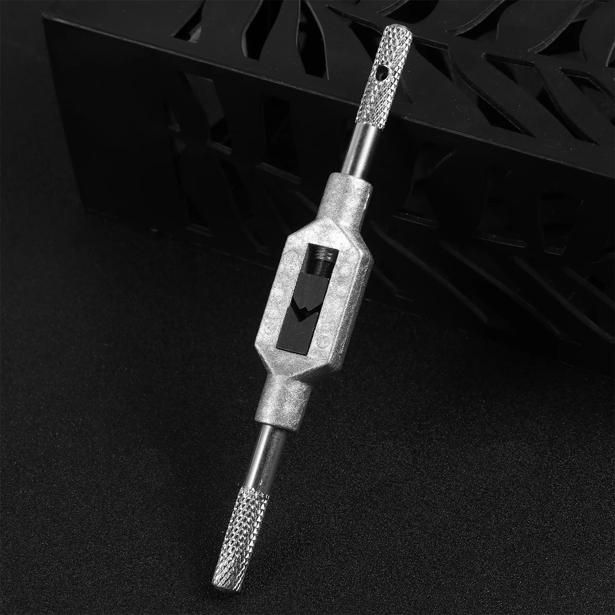 

Hand Tap Wrench Adjustable M1-M8 Thread Metric Holder Tapping Reamer Threading Hand Tool for Professional DIY Repair