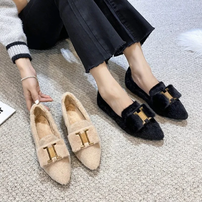 

Designer Women Fur Flat Shoes Pointed Toe Decorate Slip-on Loafers Winter Casual Boot