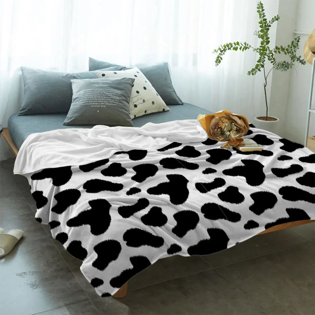 Cow Pattern Flannel Fleece Bed Blanket Bedspread Coverlet Bed Cover Soft Lightweight Warm Cozy Blankets