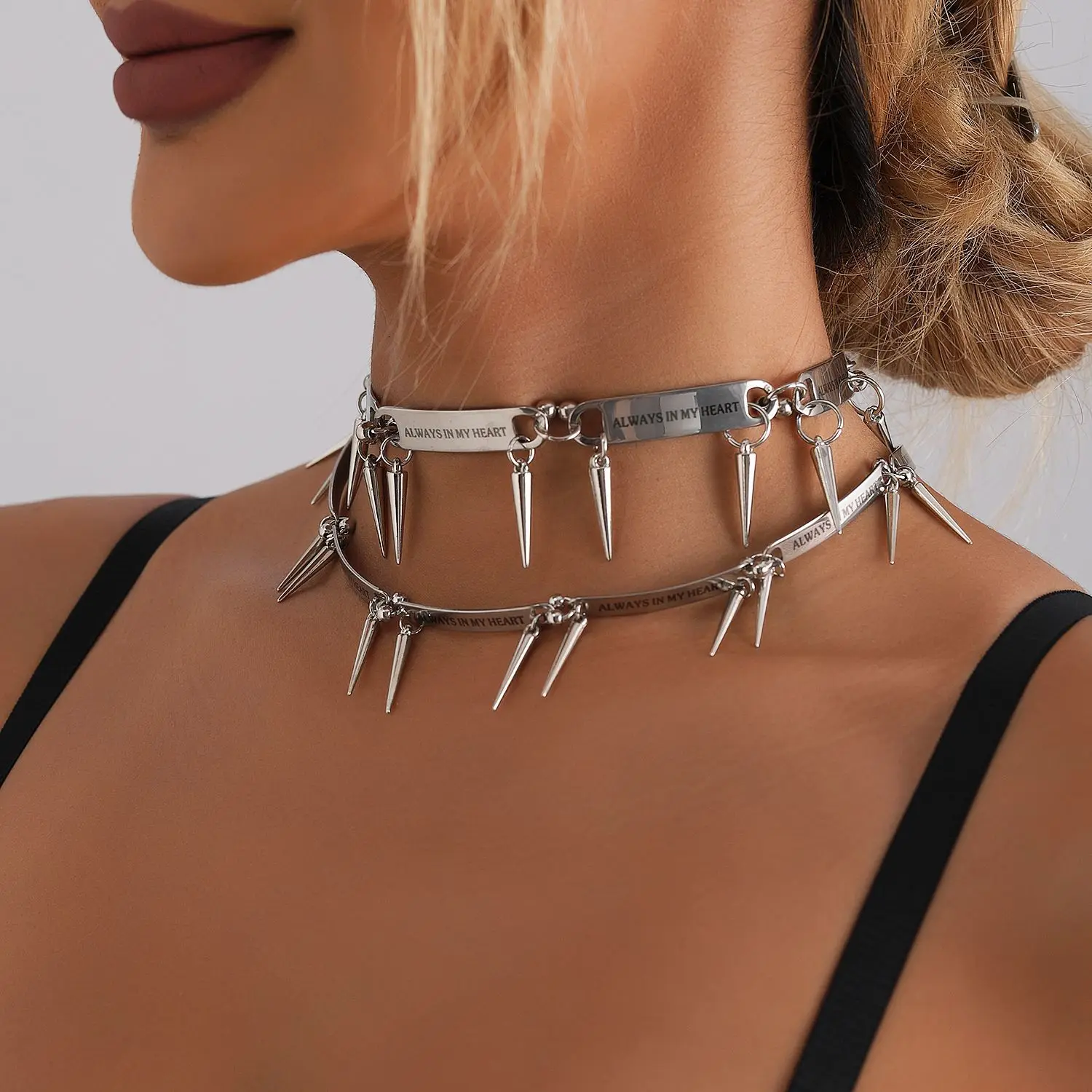 New Fashion Trend Accessories Heavy Metal Personality Cold Style Rivet Collar Punk Style Delicate Spice Choker Necklace