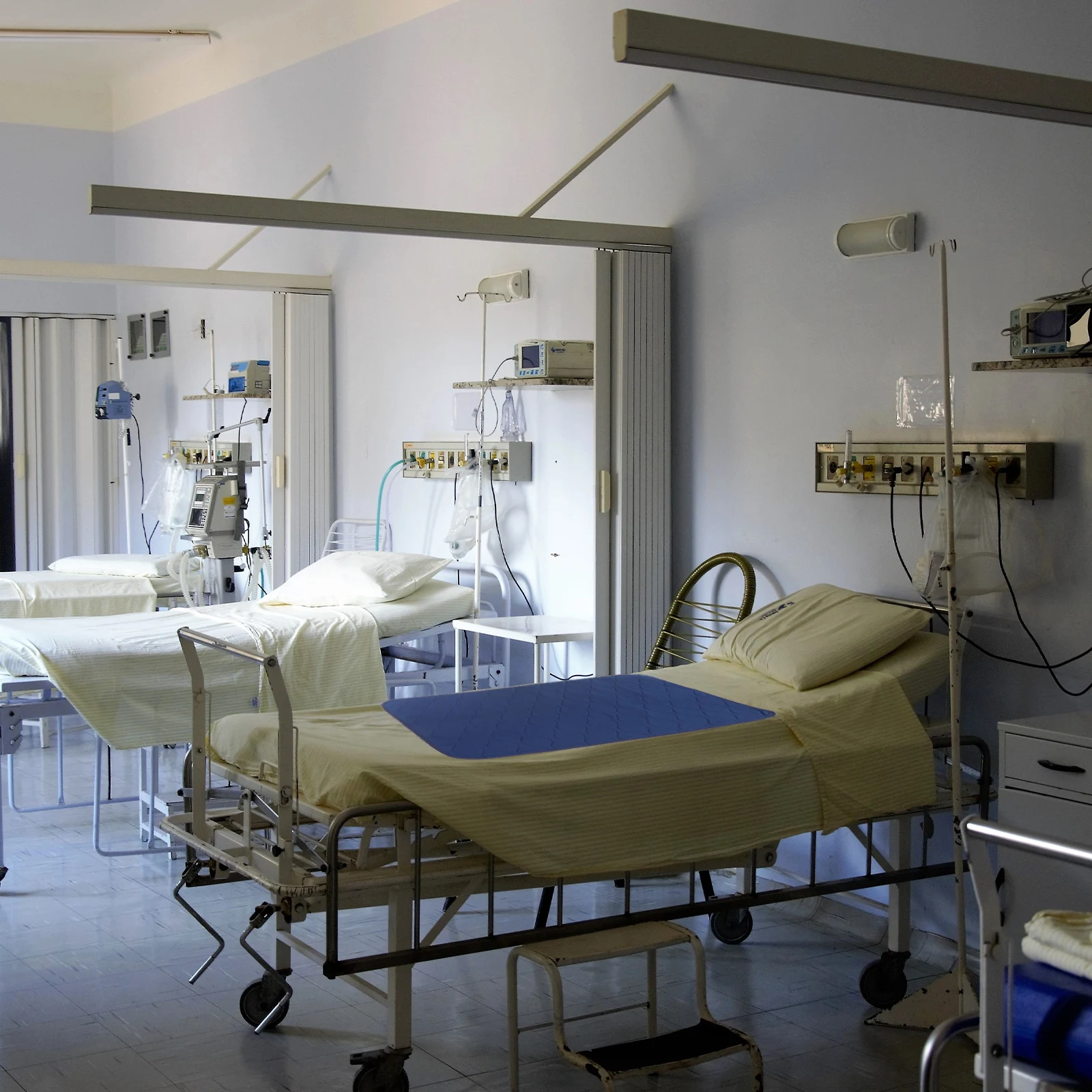 

Anti Slip Urinary Cushion Breathable Diaper Pad for Adults Elderly Changing Mat Water Resistant No Hair Sticking Non Slip Bottom