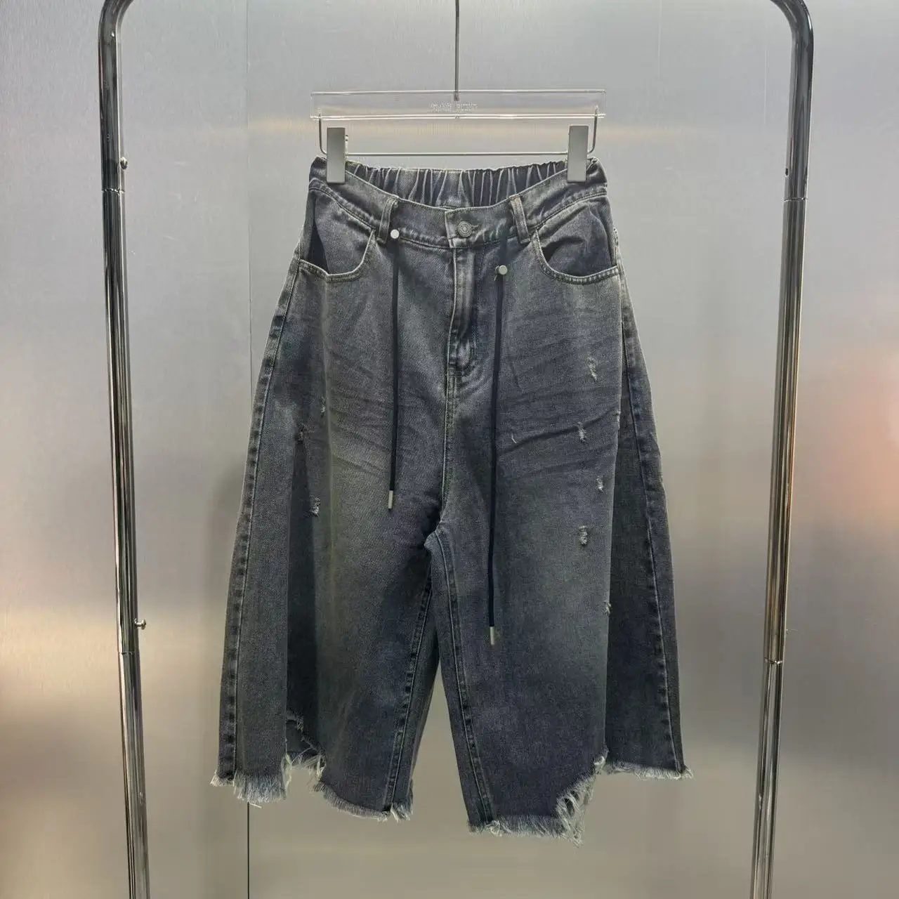 

South Oil 2026 Summer New Style Vintage Denim Hole Punching Cool Girl Jeans Mid-Length Pants Natural Waist Button Closure
