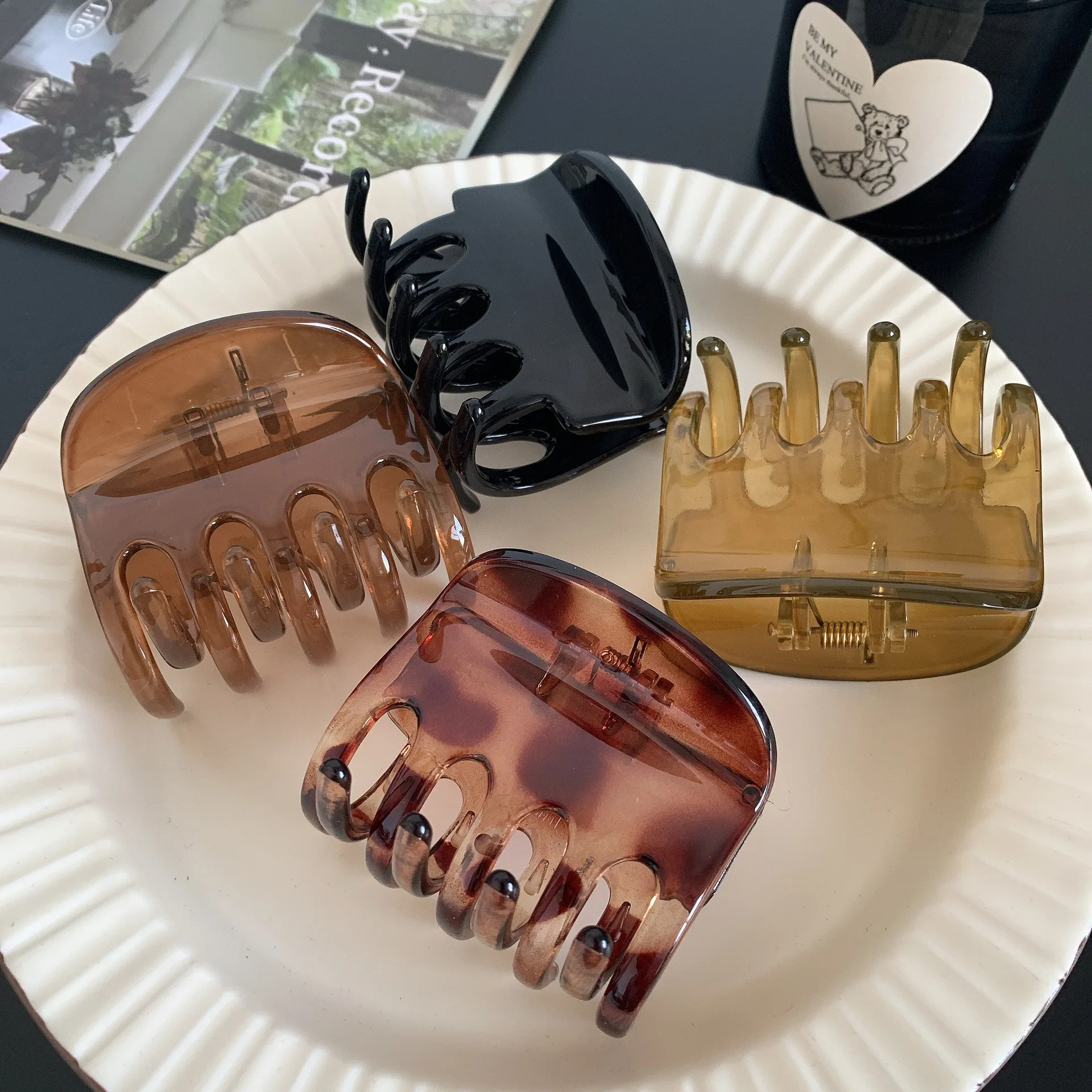 Women Elegant Medium Size Plastic Hair Claws Black Brown Wide Tooth Hair Clips Non-slip Ponytail Holder Korean Retro Crab Clamps