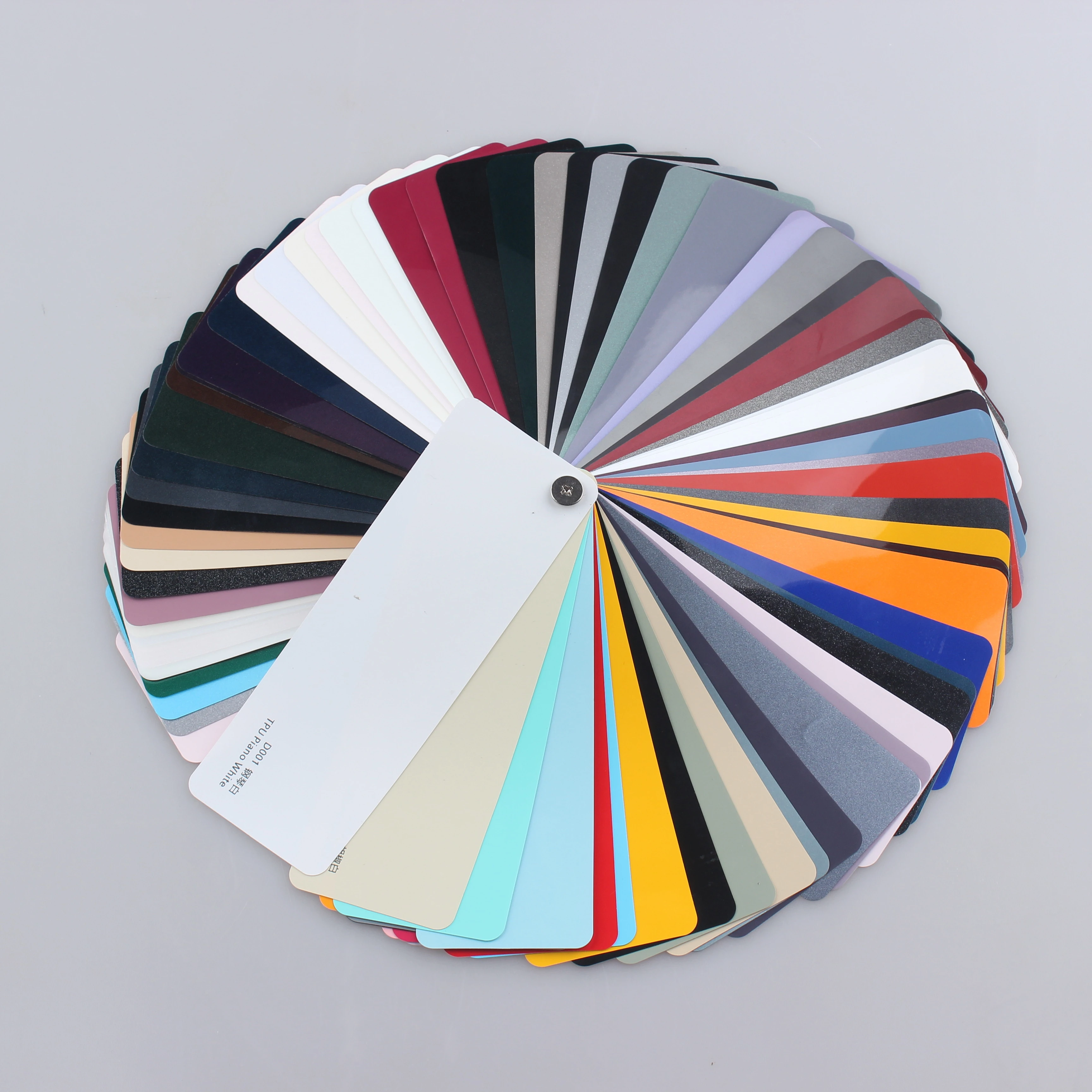 

Матовая виниловая пленка из ТПУ, матовая, из ТПУ, меняющая цвет, рулон PPF с жемчужными металлическими вариантами углеродного волокна для украшения автомобиля