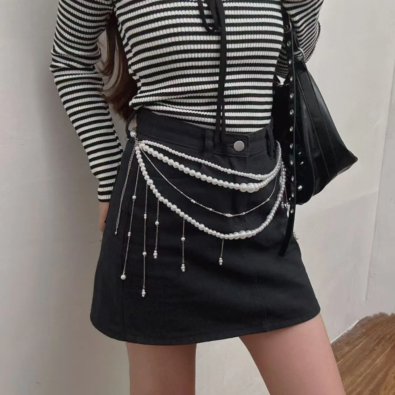 Y2K Aesthetic Layered Body Chain Harness Pearl Flower Waist Belt Chain Summer Rave Party Clubwear Trendy Body Jewelry for Women