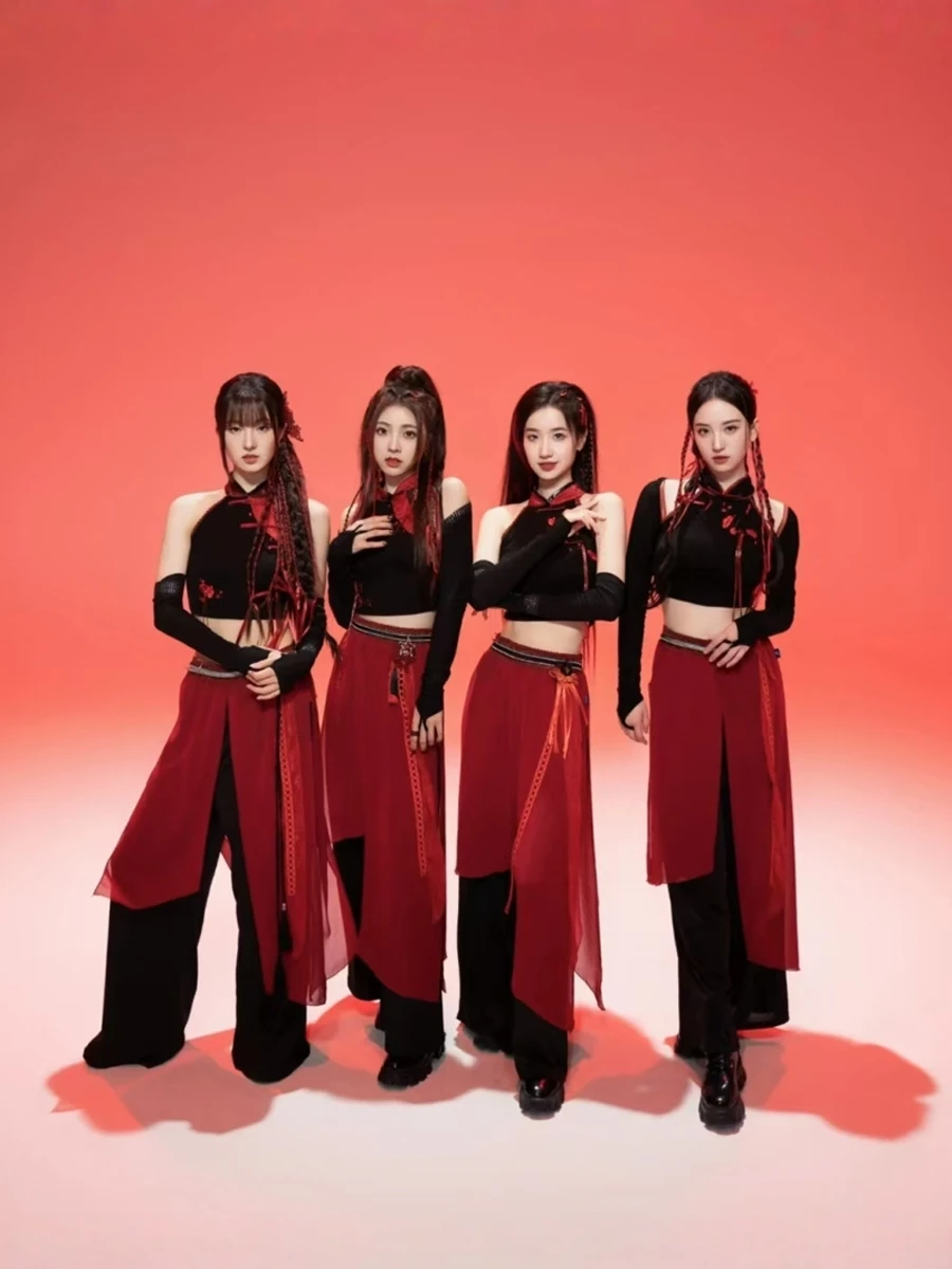 New Sing Female Group Classical National Style Stage Dance Performance Suit Black And Red Trendy Cool Performance Costume