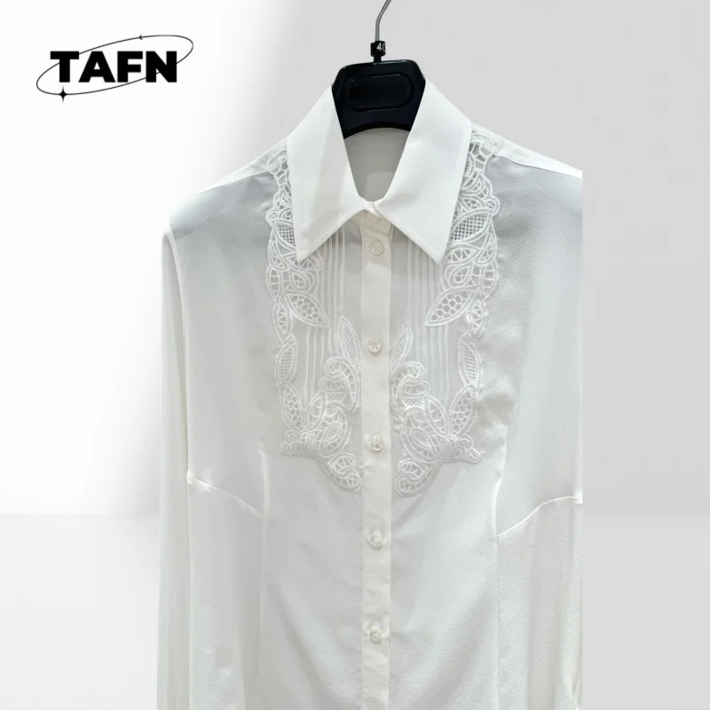 High Street Mooie, bijpassende sierlijke High Street Comfortabele driedimensionale geborduurde kanten zijden overhemd Nieuw 3021