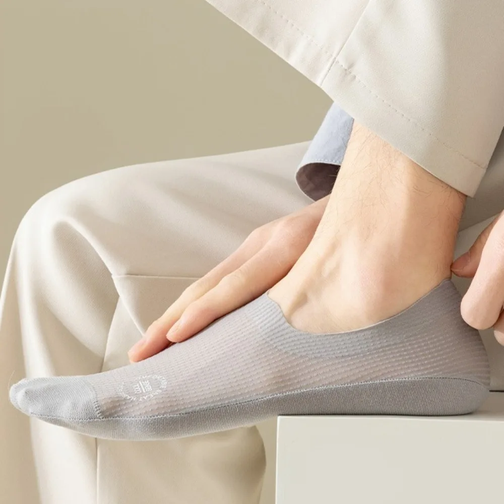 Calcetines cómodos antideslizantes para hombre, calcetines invisibles transpirables de corte bajo, calcetines de seda helada con suela de algodón para verano