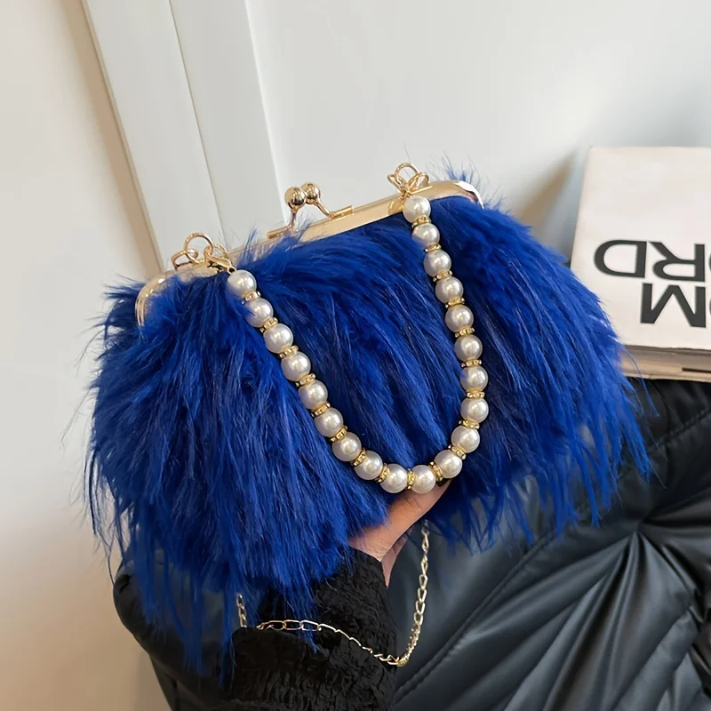 The New Winter Fluffy Pearl Handle Evening Bag Is Made Of Soft Synthetic Fur, Suitable For Carrying Mobile Phones And Change,