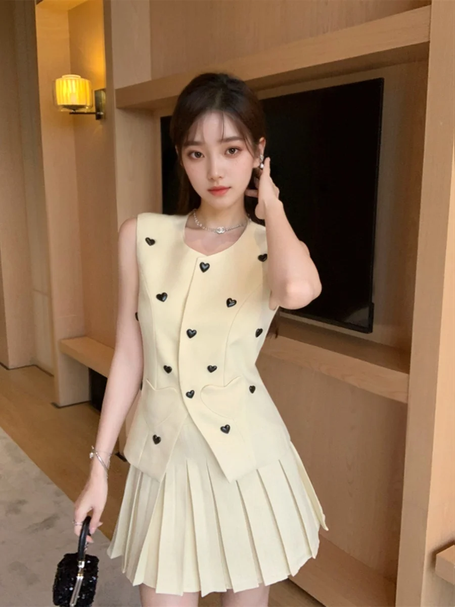 

Роскошный комплект знаменитостей премиум-класса с аппликацией и круглым вырезом, однобортная майка, женская тонкая плиссированная юбка с высокой талией, комплект из двух предметов