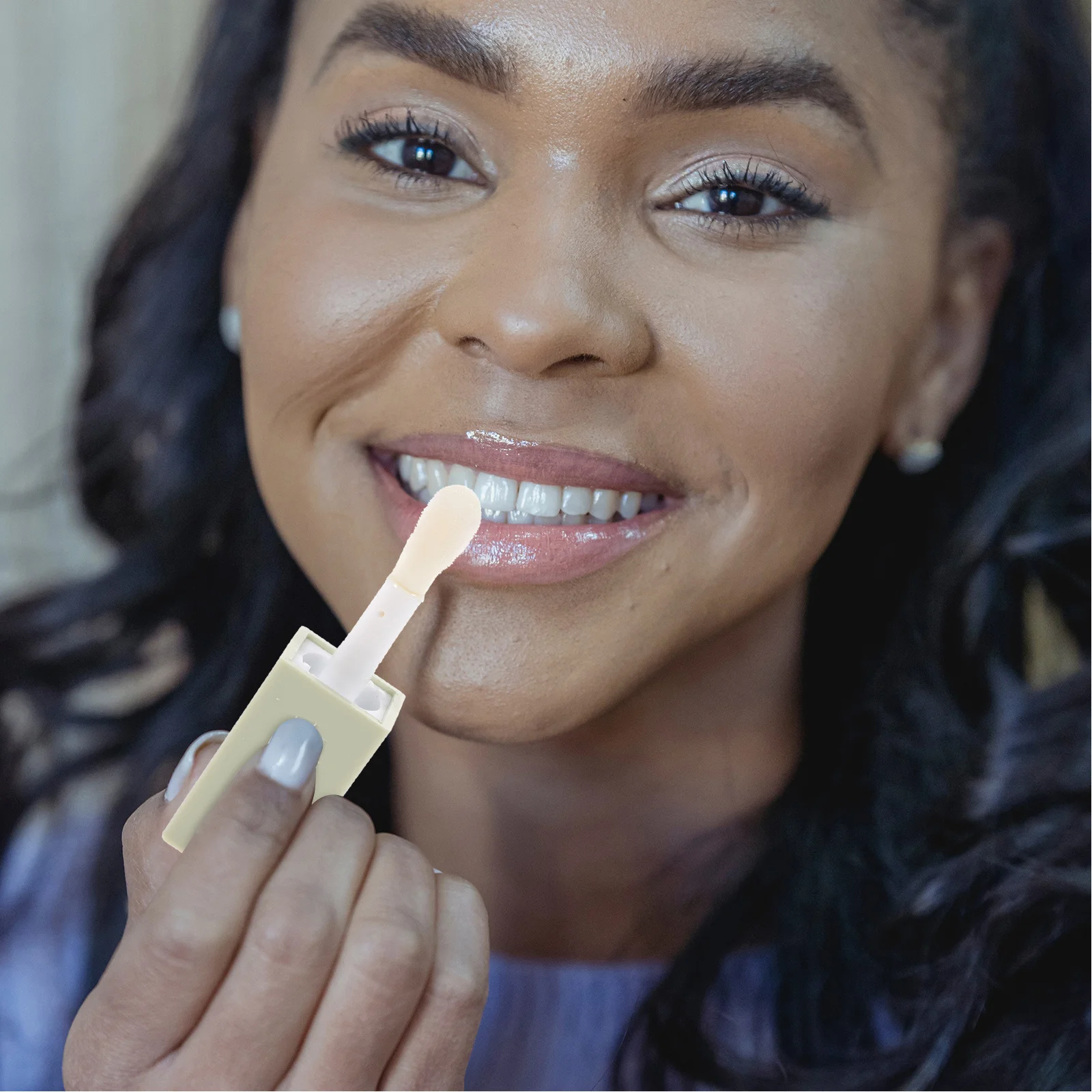 毎日の使用に最適な魅力的なリップグロス 液体の輝き ノンスティック ふっくらとした唇 女性らしい パーティー 結婚式 デートの機会に最適